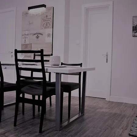 Cozy In The Heart Of Apartman